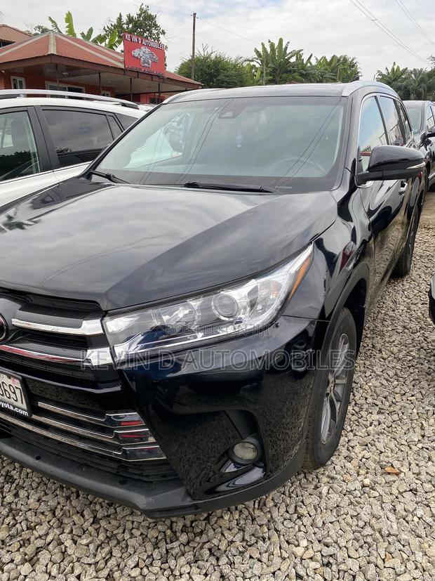 Toyota Highlander XLE 4x4 V6 (3.5L 6cyl 8A) 2018 Black