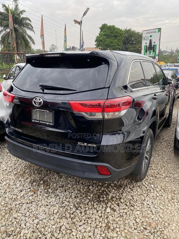 Toyota Highlander XLE 4x4 V6 (3.5L 6cyl 8A) 2018 Black
