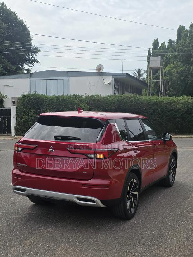 Mitsubishi Outlander SE 2024 Red