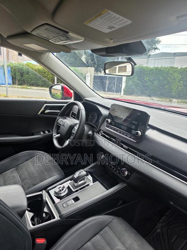 Mitsubishi Outlander SE 2024 Red