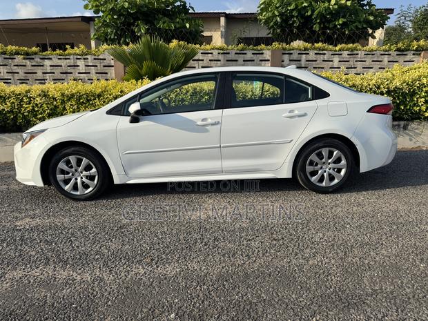Toyota Corolla 2022 White