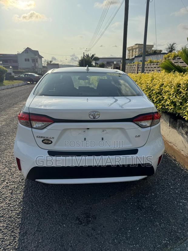 Toyota Corolla 2022 White