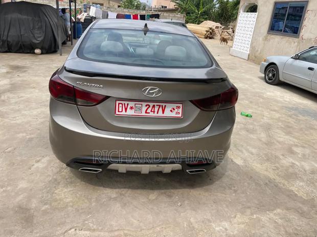 Hyundai Elantra GLS Sedan FWD (1.8L 4cyl 6M) 2013 Gray