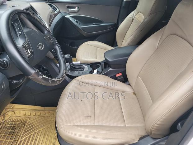 Hyundai Santa Fe SE FWD 2017 White