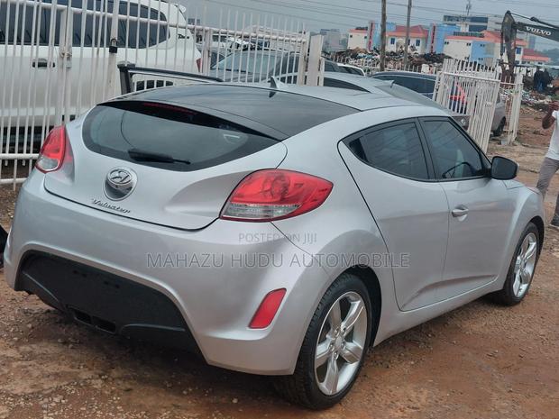 Hyundai Veloster 3dr Hatchback w/Black Interior (1.6L 4cyl 6AM) 2015
