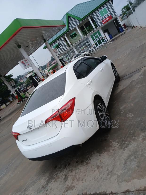Toyota Corolla LE Eco (1.8L 4cyl 2A) 2018 White