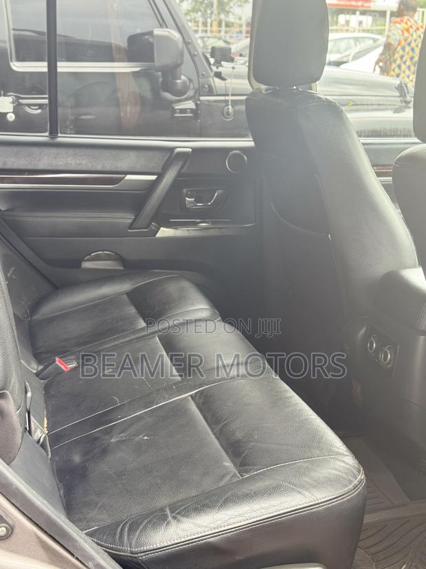 Mitsubishi Pajero V80 3.2 VR-II Diesel Turbo 2015 Brown