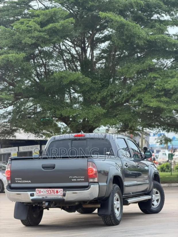 Toyota Tacoma 2015 Gray