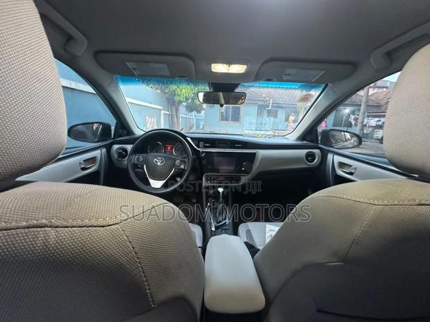 Toyota Corolla LE (1.8L 4cyl 2A) 2018 Maroon