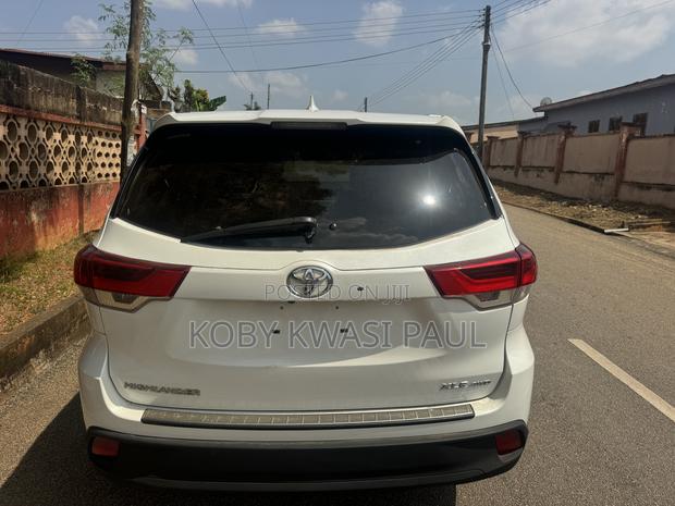 Toyota Highlander XLE 4x2 V6 (3.5L 6cyl 8A) 2018 White