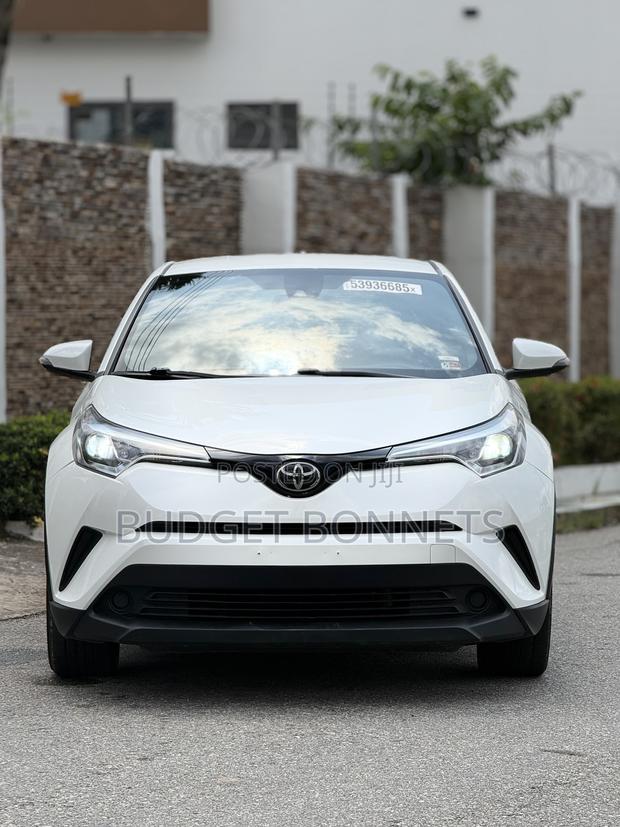 Toyota C-HR XLE FWD 2019 White