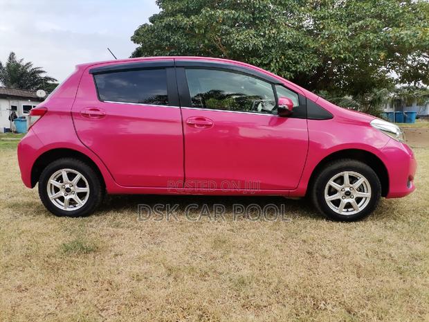 Toyota Vitz 1.3 FWD 5dr 2012 Pink