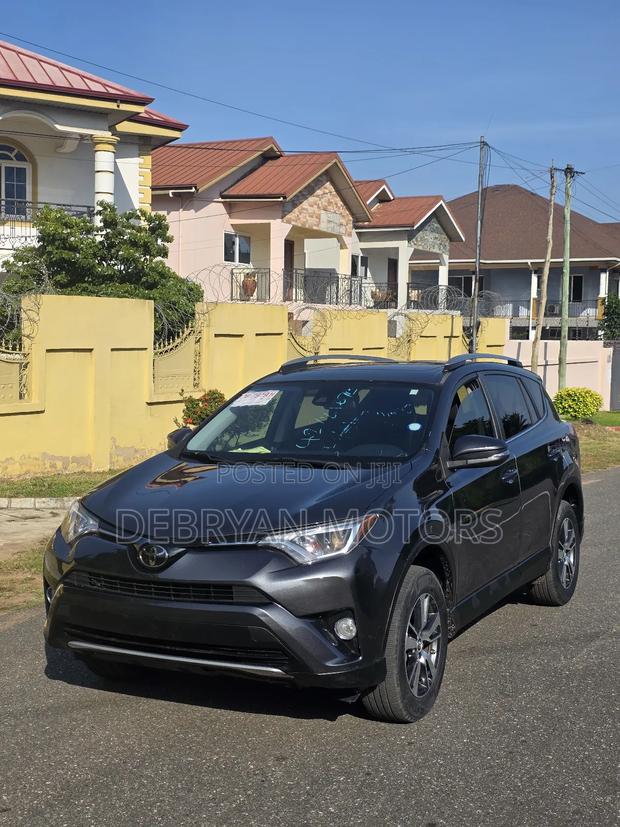 Toyota RAV4 XLE 4dr SUV AWD (2.5L 4cyl 6A) 2018 Gray