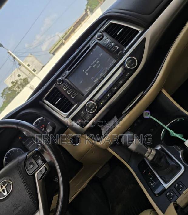 Toyota Highlander 2019 Brown
