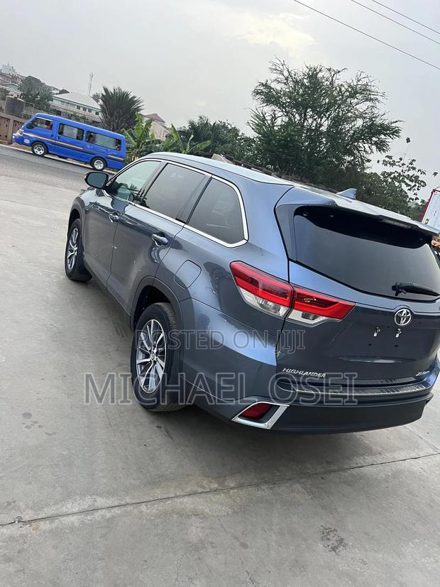 Toyota Highlander XLE 2019 Gray