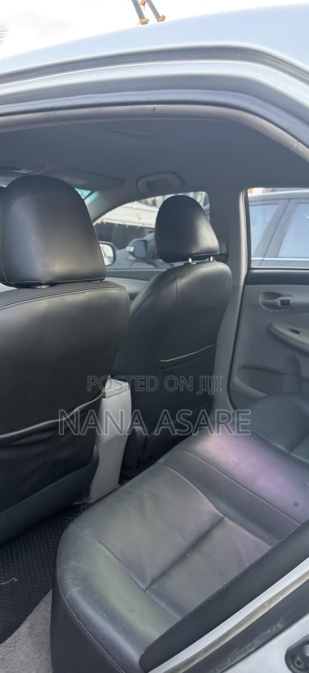 Toyota Corolla LE 4dr Sedan (1.8L 4cyl 4A) 2013 Silver