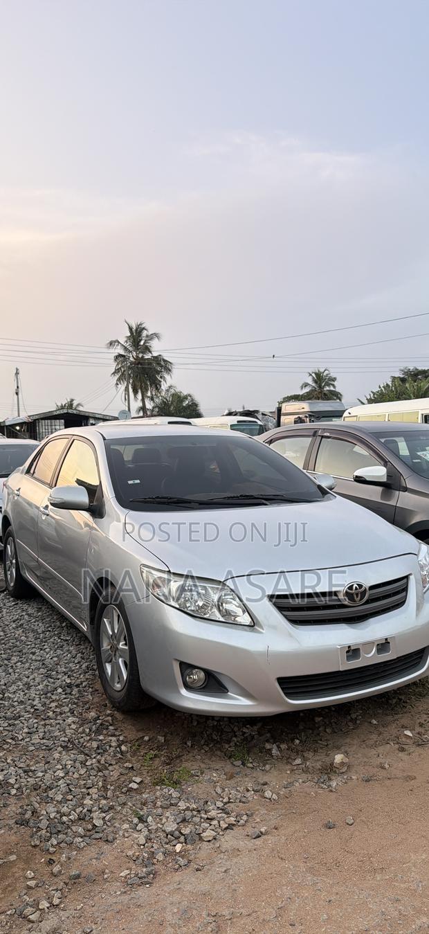 Toyota Corolla LE 4dr Sedan (1.8L 4cyl 4A) 2013 Silver