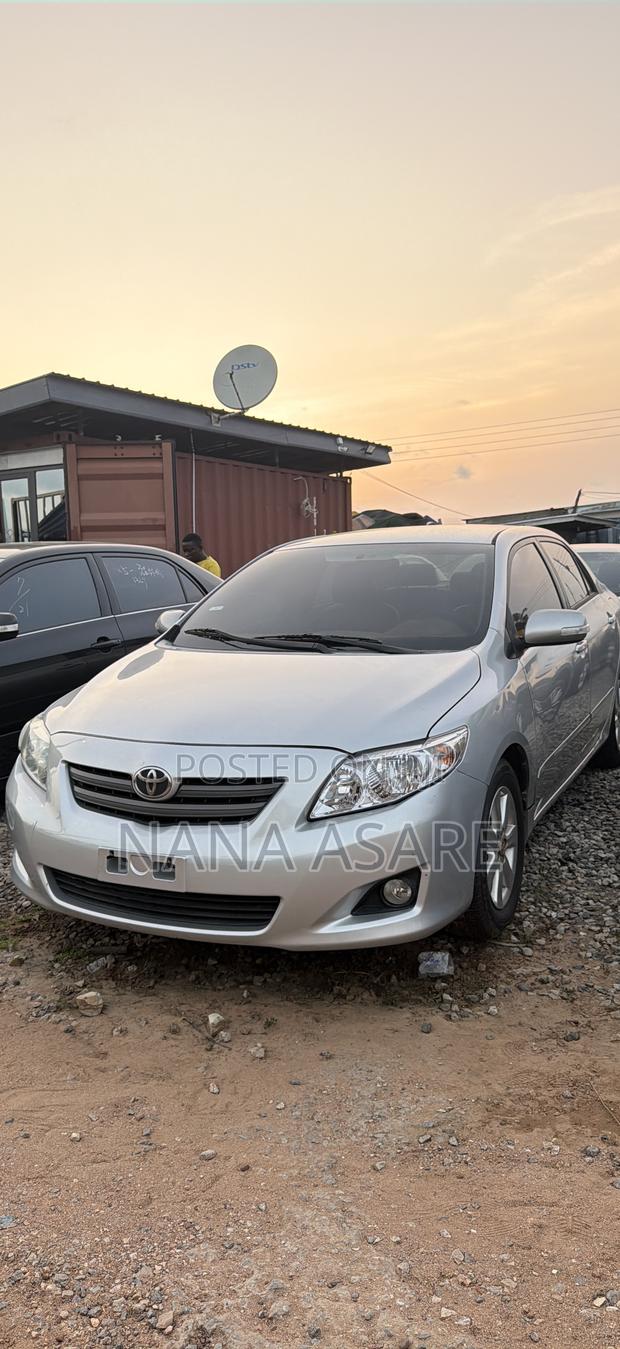 Toyota Corolla LE 4dr Sedan (1.8L 4cyl 4A) 2013 Silver