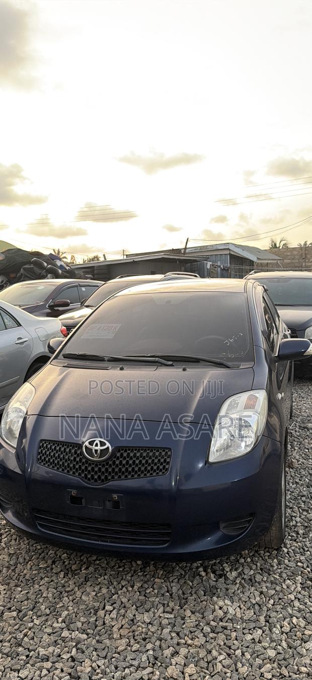 Toyota Yaris L Hatchback 5dr 2013 Blue