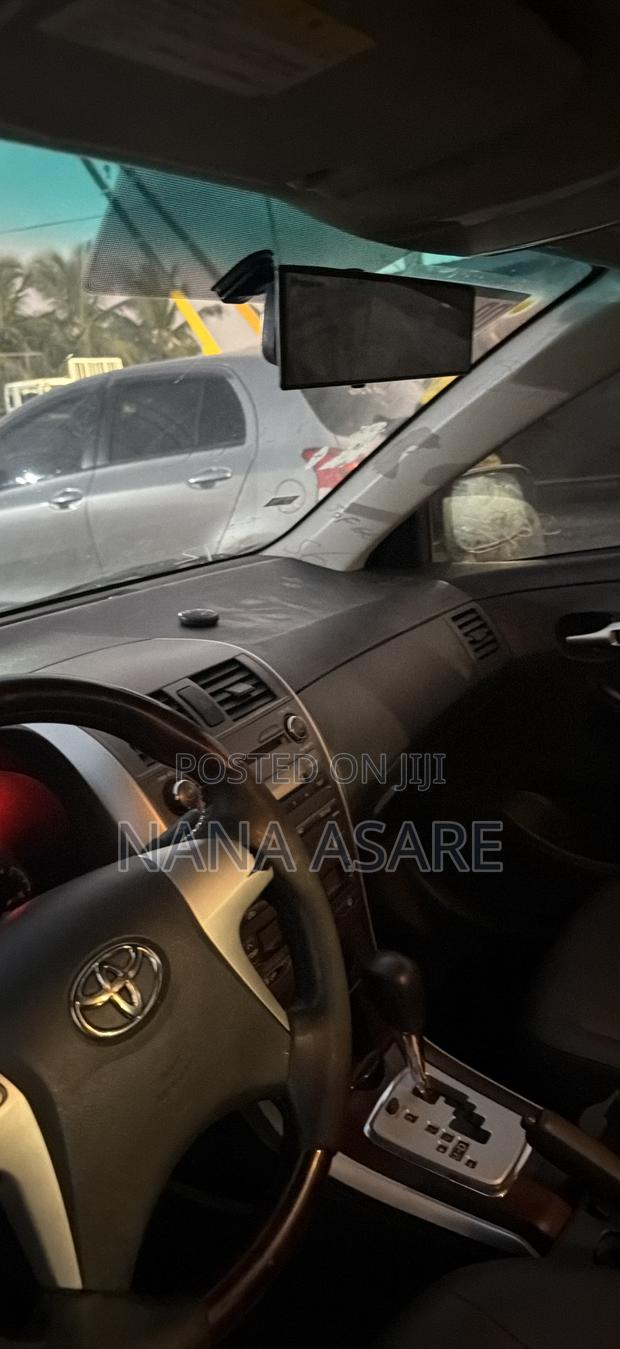 Toyota Corolla LE Special Edition 4dr Sedan (1.8L 4cyl 4A) 2013 Silver