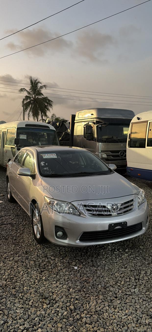 Toyota Corolla LE Special Edition 4dr Sedan (1.8L 4cyl 4A) 2013 Silver