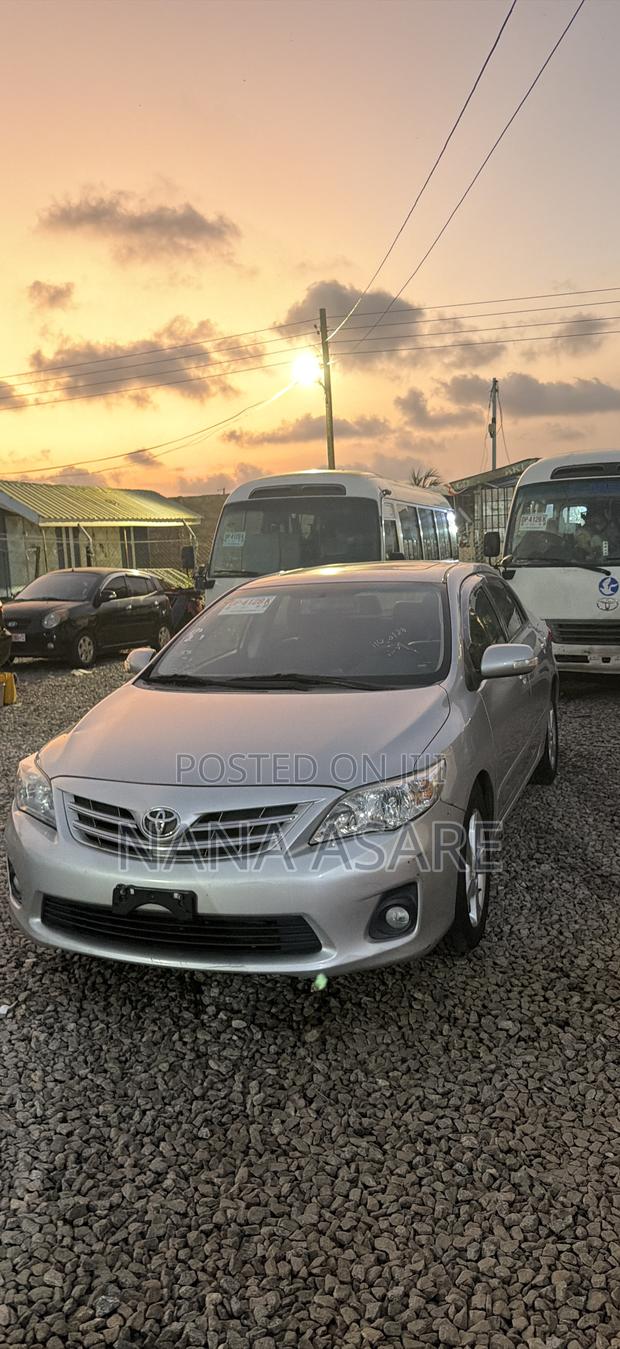 Toyota Corolla LE Special Edition 4dr Sedan (1.8L 4cyl 4A) 2013 Silver