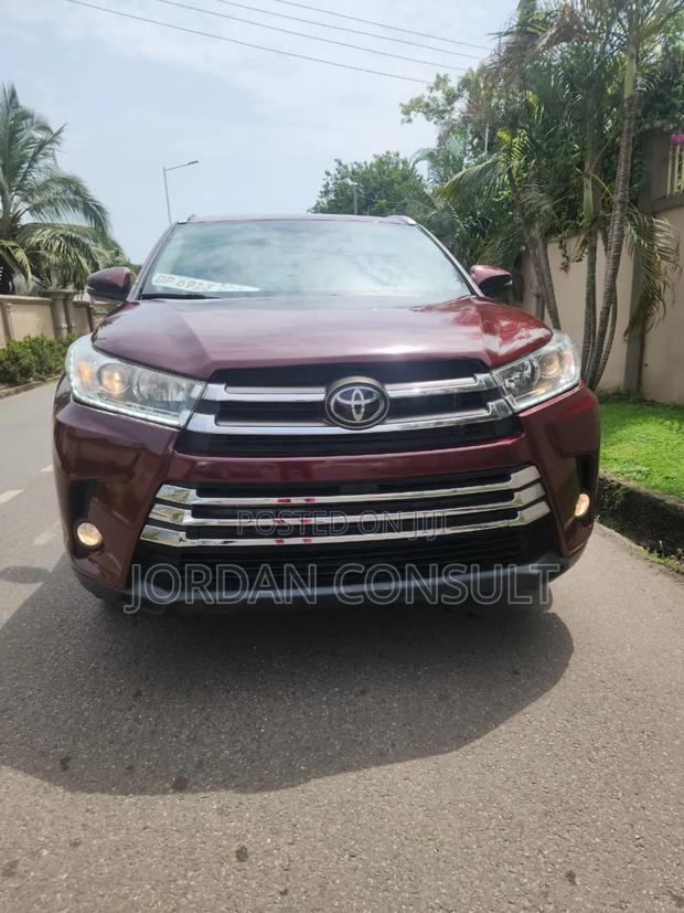 Toyota Highlander XLE 2019 Red