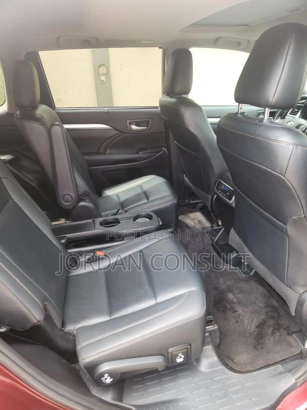Toyota Highlander XLE 2019 Red