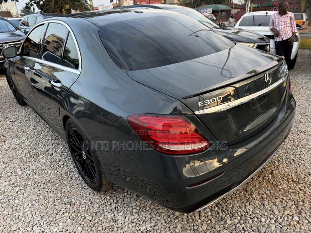 Mercedes-Benz E300 2019 Black