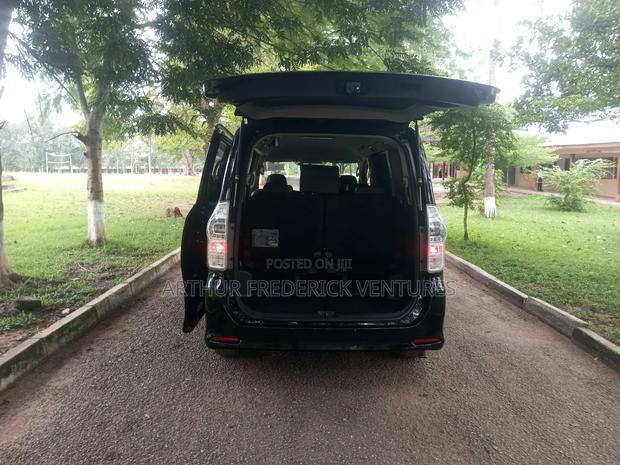 Toyota Voxy 2013 Black