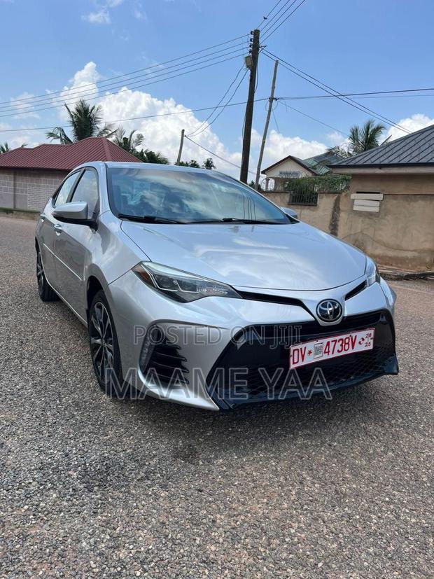 Toyota Corolla SE (1.8L 4cyl 6M) 2018 Silver