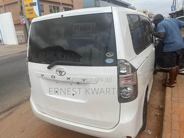 Toyota Voxy 2012 White