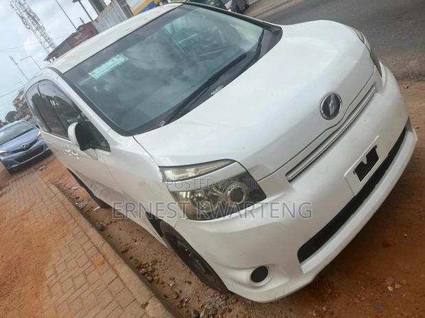 Toyota Voxy 2012 White