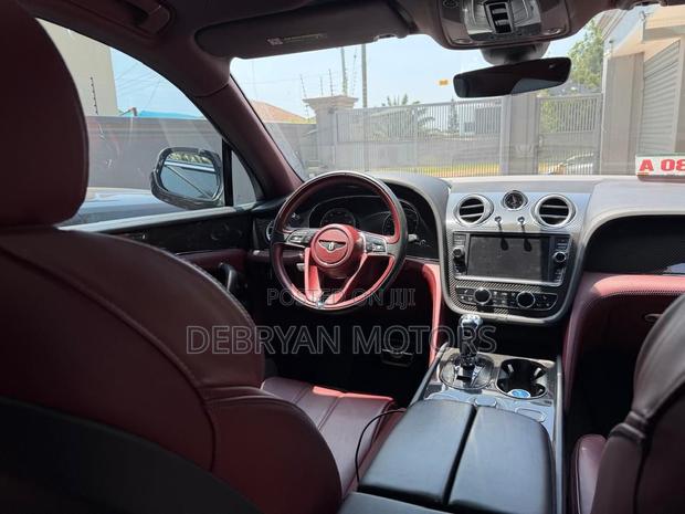 Bentley Bentayga 2023 Gray
