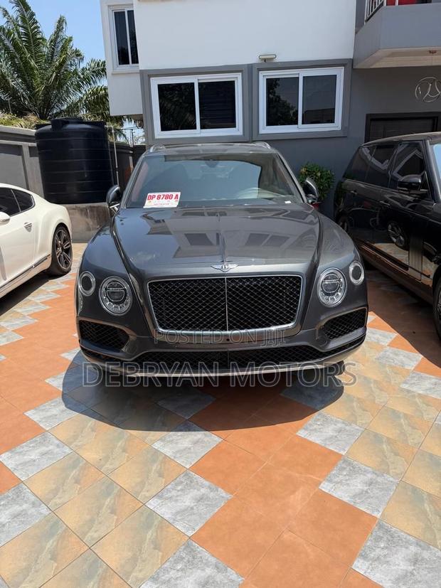 Bentley Bentayga 2023 Gray