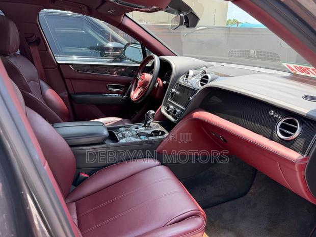 Bentley Bentayga 2023 Gray