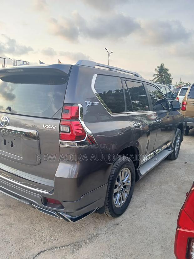 Toyota Land Cruiser Prado 2.7 2018 Gray