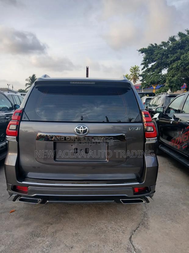 Toyota Land Cruiser Prado 2.7 2018 Gray