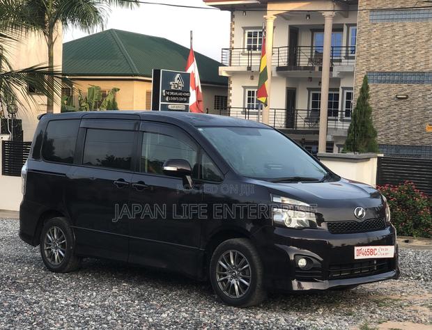 Toyota Voxy 2011 Matt Black