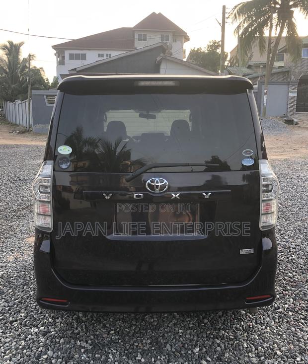 Toyota Voxy 2011 Matt Black