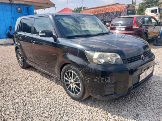 Toyota Corolla Rumion Hatchback 1.5 FWD 2015 Black