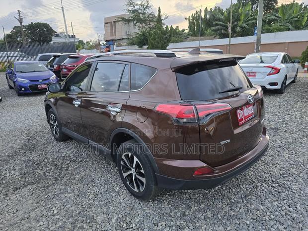 Toyota RAV4 Limited FWD (2.5L 4cyl 6A) 2016 Brown