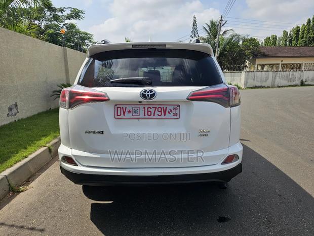 Toyota RAV4 XLE AWD (2.5L 4cyl 6A) 2016 White