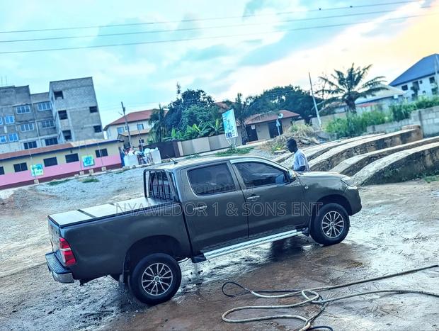 Toyota Hilux 2.5 D-4D 4X4 SRX 2012 Gray