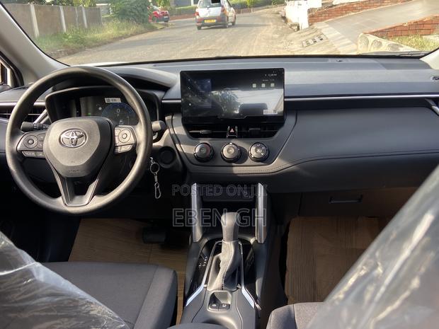 New Toyota Corolla Cross LE 2025 White