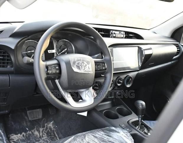 New Toyota Hilux 2025 White