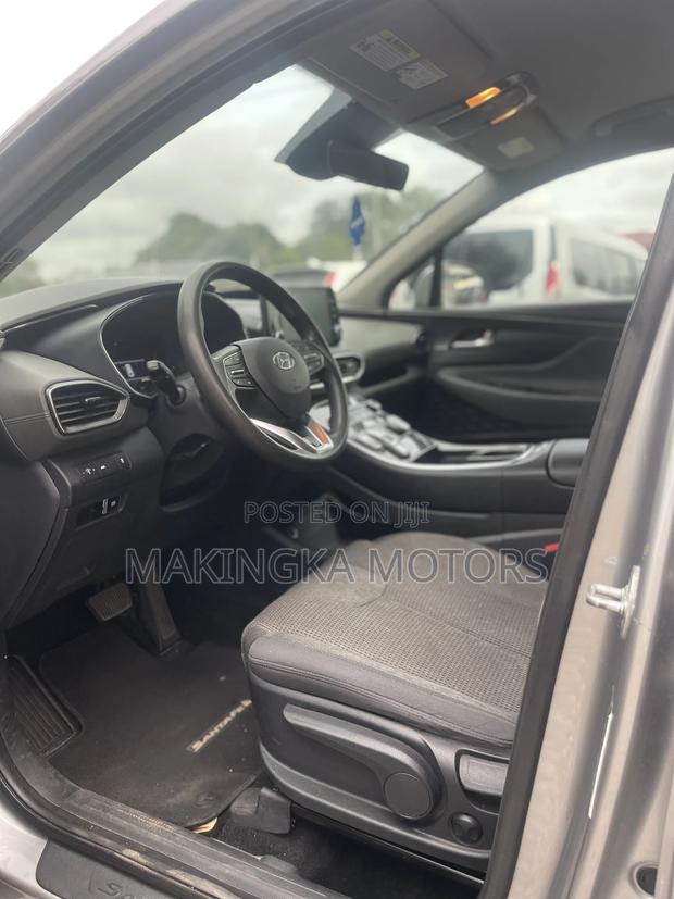 Hyundai Santa Fe SE (4 styles) 2022 Gray