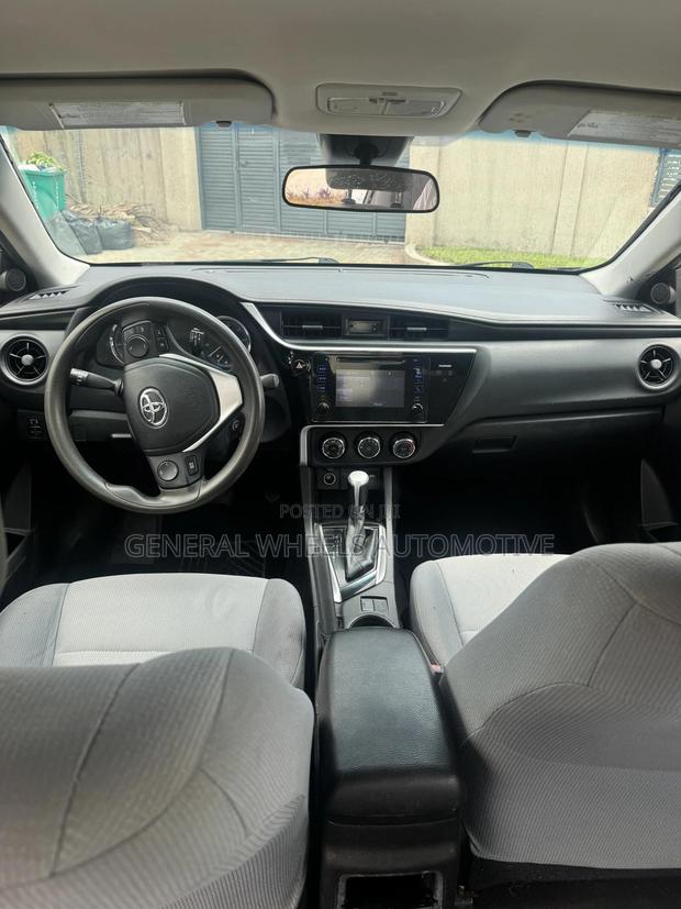 Toyota Corolla LE 4dr Sedan (1.8L 4cyl CVT) 2017 Silver