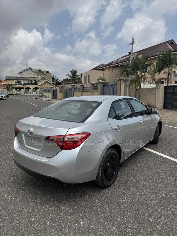 Toyota Corolla LE 4dr Sedan (1.8L 4cyl CVT) 2017 Silver