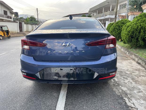 Hyundai Elantra 2022 Blue